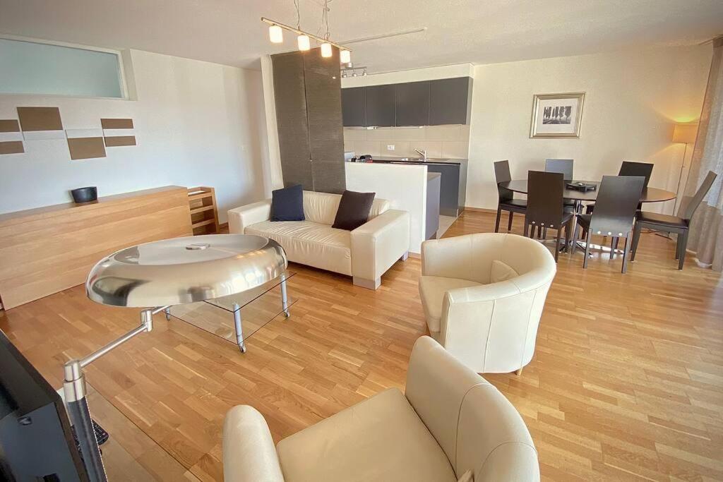 Apartment Spacious And Bright 2 Bedroom With Terrace