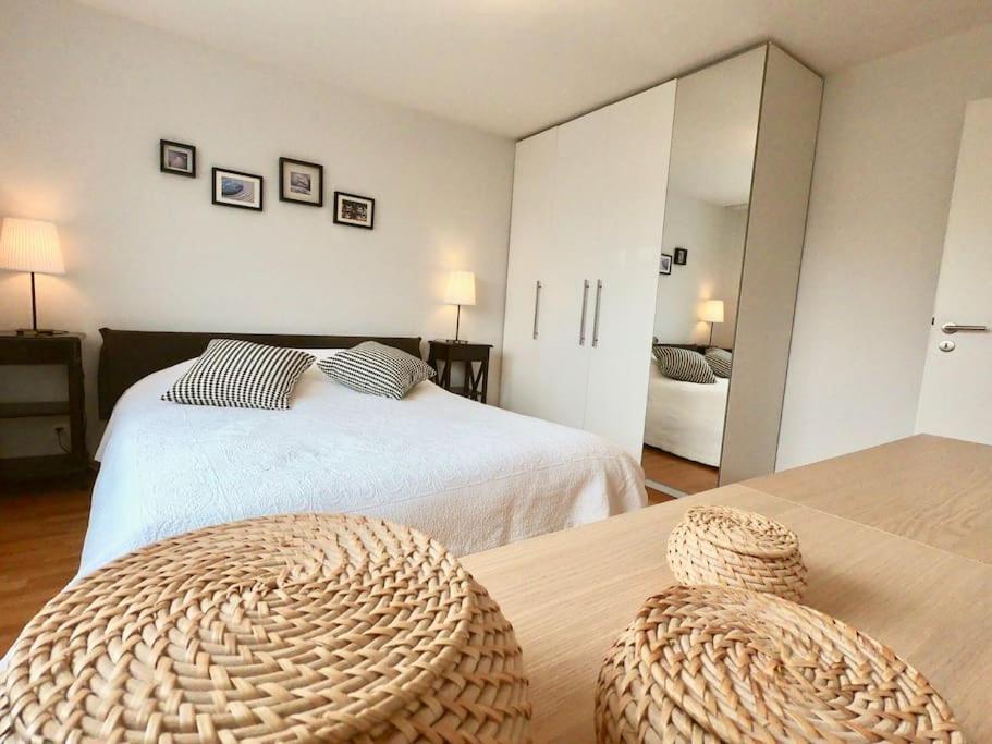 Spacious And Bright 2 Bedroom With Terrace Apartment *