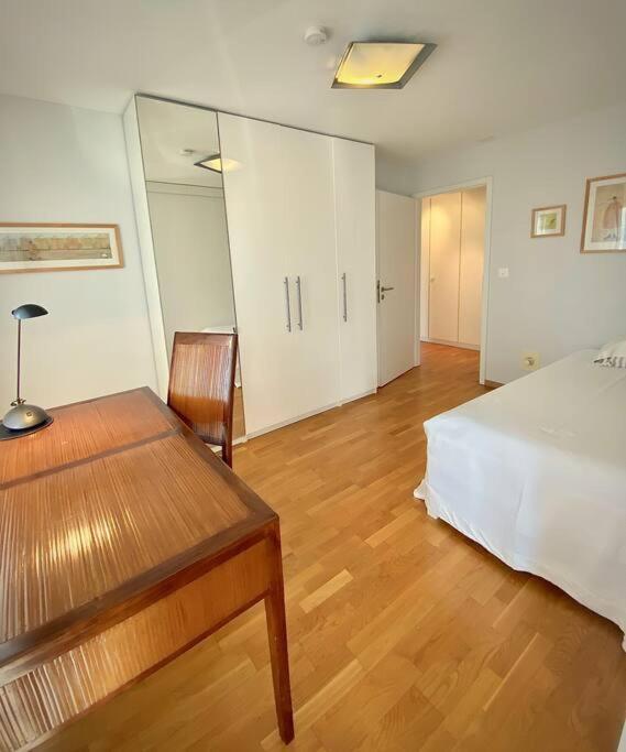 Spacious And Bright 2 Bedroom With Terrace Apartment *
